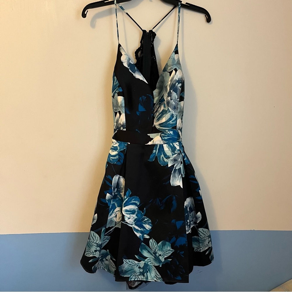 Beautiful Windsor size 9/10 dress :)) my old homecoming dress-perfect for dances